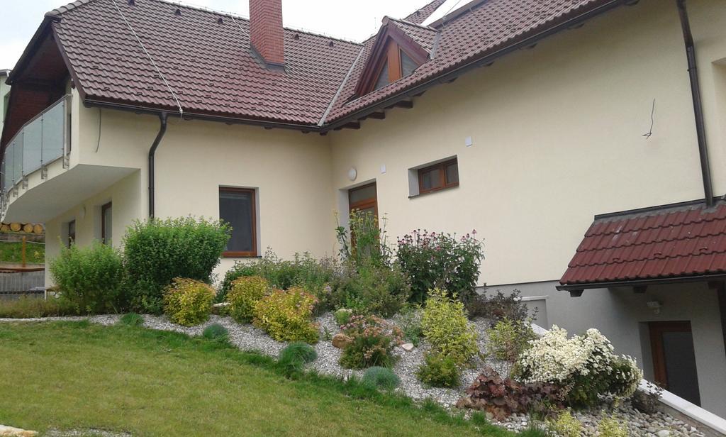 Penzion Emilia Ruzomberok Buitenkant foto